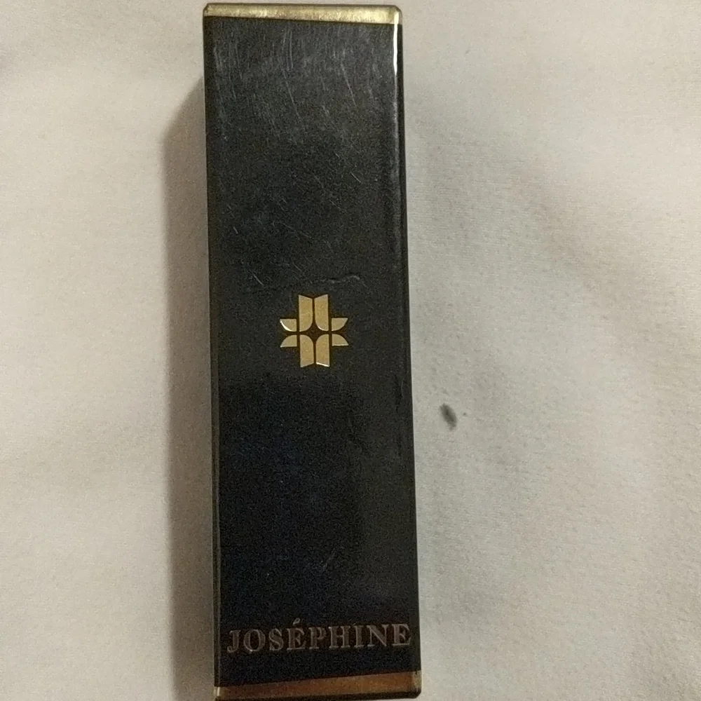 NWT Josephine lip color